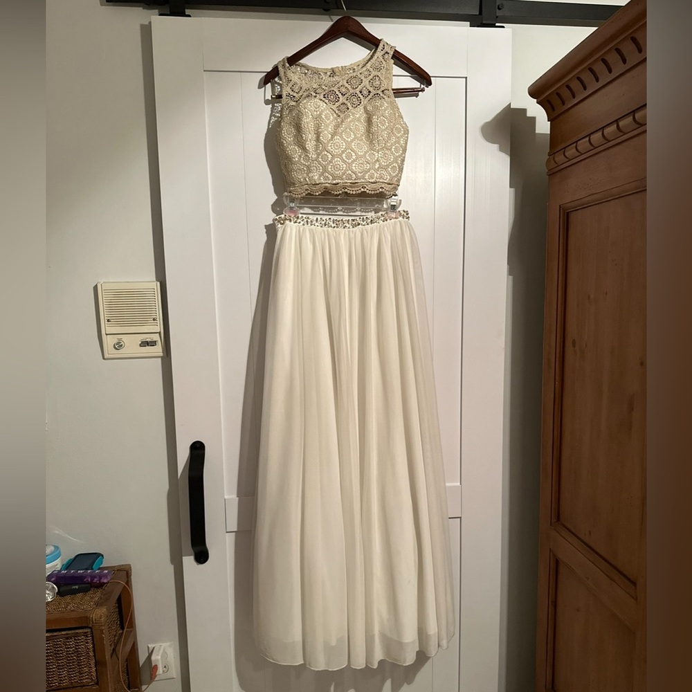 Beautiful Bridal Shower or Prom Dress Size 7